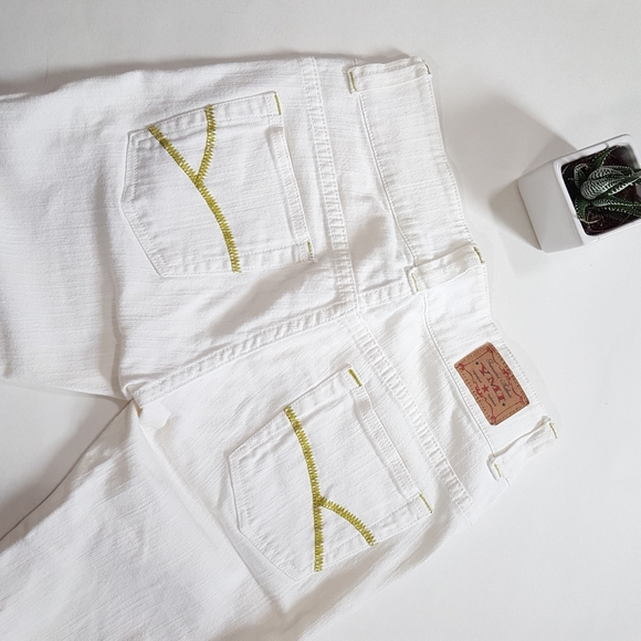 Knee Length White Shorts - Picture 3 of 3